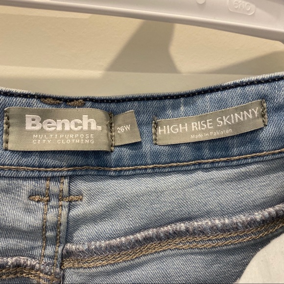 NWOT Bench High Rise Skinny Jean Shorts Light Wash Size 26 - Picture 4 of 4